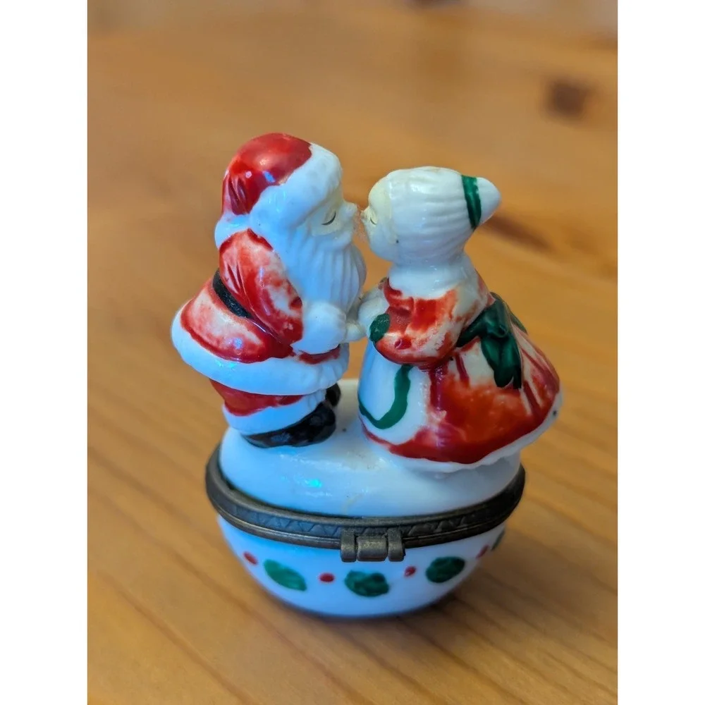 Vintage Classic Porcelain Kissing Santa & Mrs. Claus Hinged Trinket Box Mini